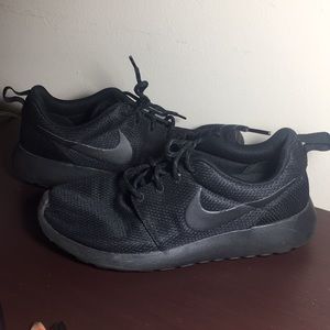 Women’s Nike Roshe Black on Black